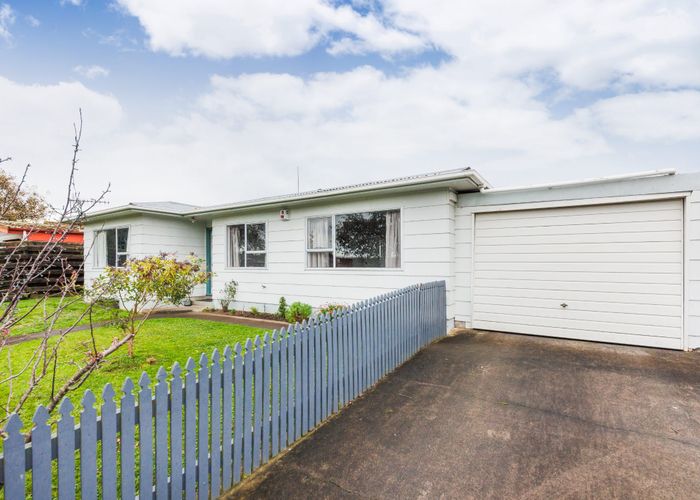  at 8 Suzanne Grove, Kelvin Grove, Palmerston North