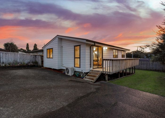  at 2/121 Matipo Road, Te Atatu Peninsula, Auckland