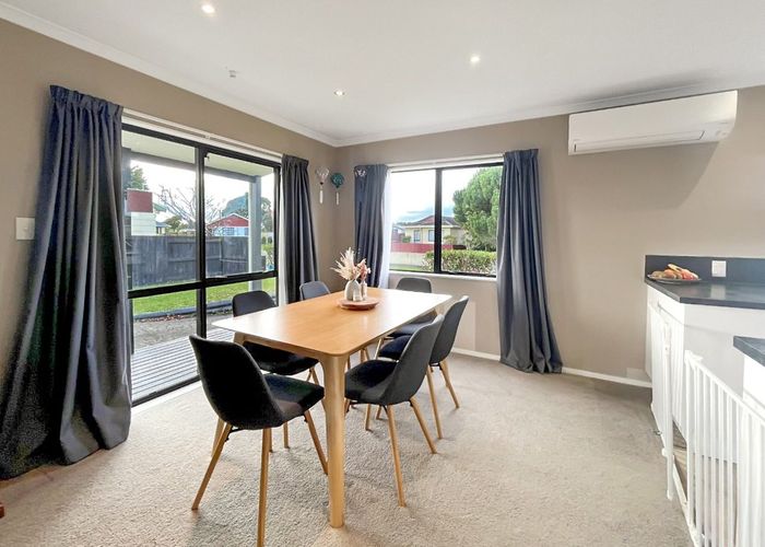  at 9 Cargill Grove, Kelvin Grove, Palmerston North, Manawatu / Whanganui