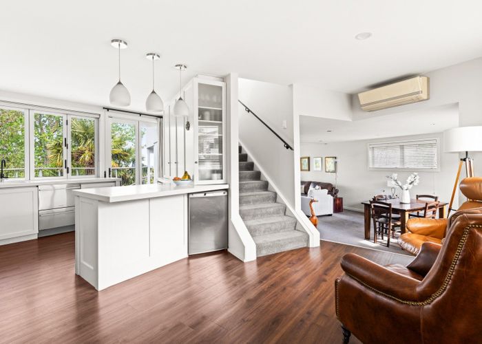  at 33 Simla Terrace, Hospital Hill, Napier, Hawke's Bay