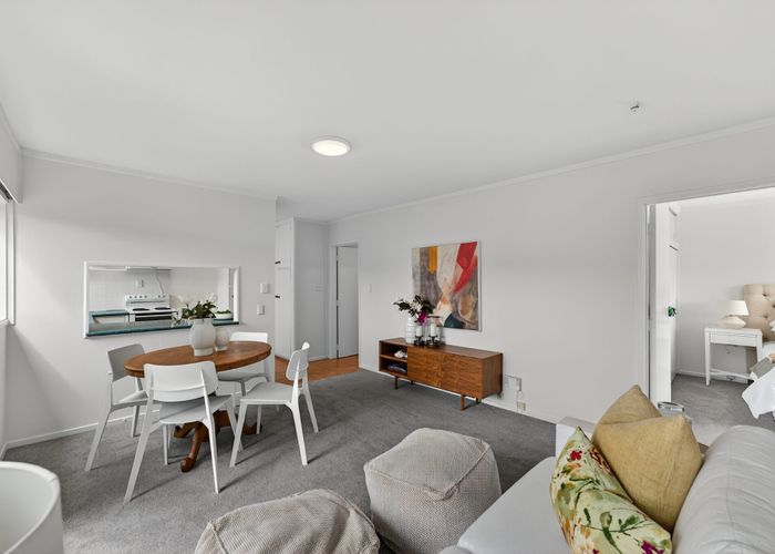  at 2/37 Wendover Road, Glendowie, Auckland City, Auckland