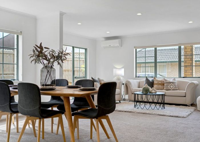  at 2/202 Botany Road, Botany Downs, Auckland