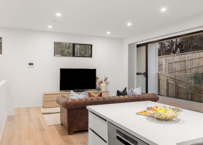  at 296A East Coast Road, Forrest Hill, Auckland