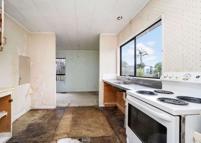  at 2/18 Elizabeth Drive, West Harbour, Waitakere City, Auckland