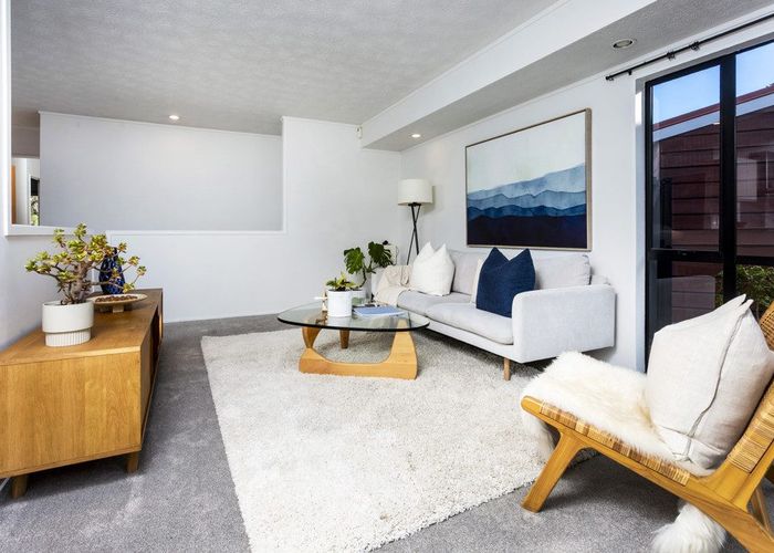  at 2/17 Greenvalley Rise, Glenfield, North Shore City, Auckland