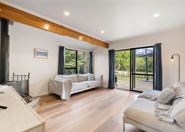  at 36 Redlands Grove, Swanson, Auckland