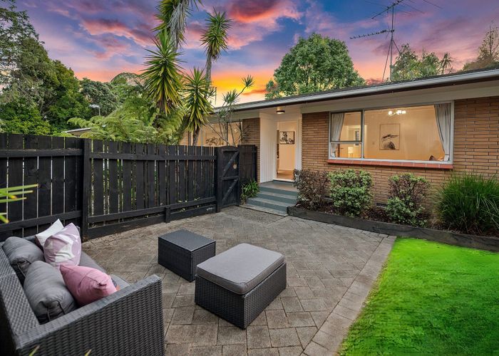  at 2/20 Flavia close, Torbay, North Shore City, Auckland