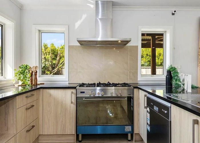  at 210 St James Drive, Huntington, Hamilton