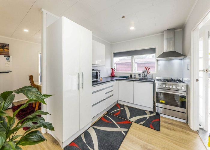  at 8 Pesaro Place, Clover Park, Manukau City, Auckland