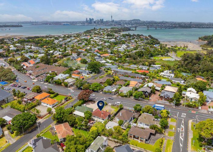  at 81 Onewa Road, Northcote, North Shore City, Auckland