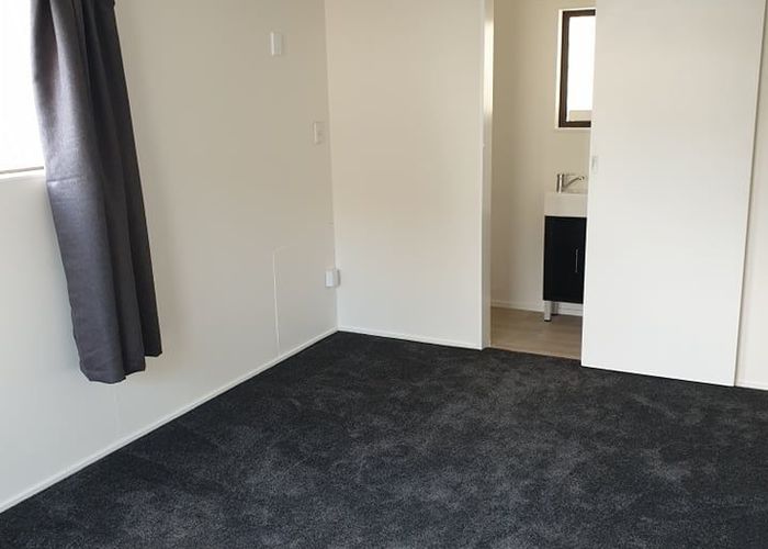 at 2 Mariner Street, Mangere, Auckland