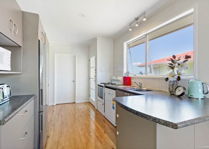  at 28 Harmel Road, Glendene, Auckland