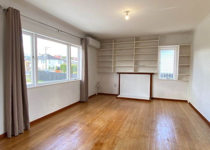  at 14 Sunnyfield Crescent, Glenfield, North Shore City, Auckland
