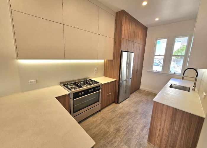  at 512 Devon Street East, Strandon, New Plymouth, Taranaki