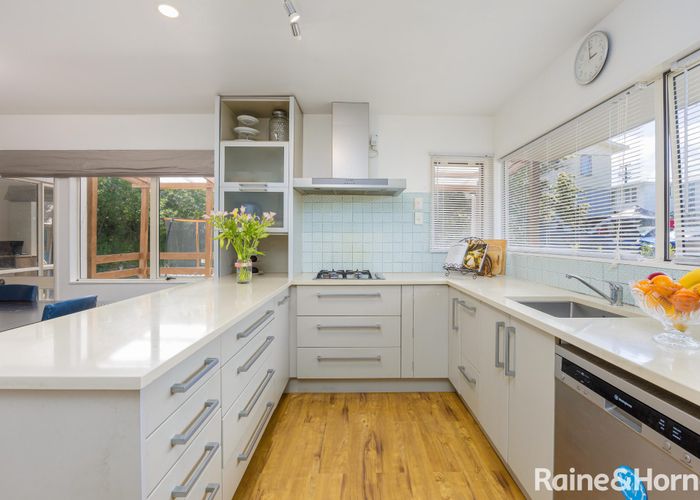  at 2 Kimber Hall Avenue, Blockhouse Bay, Auckland City, Auckland