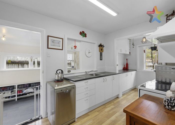  at 39 Raukawa Street, Stokes Valley, Lower Hutt