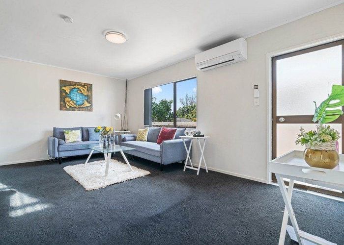  at 2/24 Norrie Smith Avenue, Flat Bush, Auckland