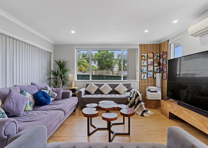  at 4 RAYMOND Road, Papatoetoe, Auckland