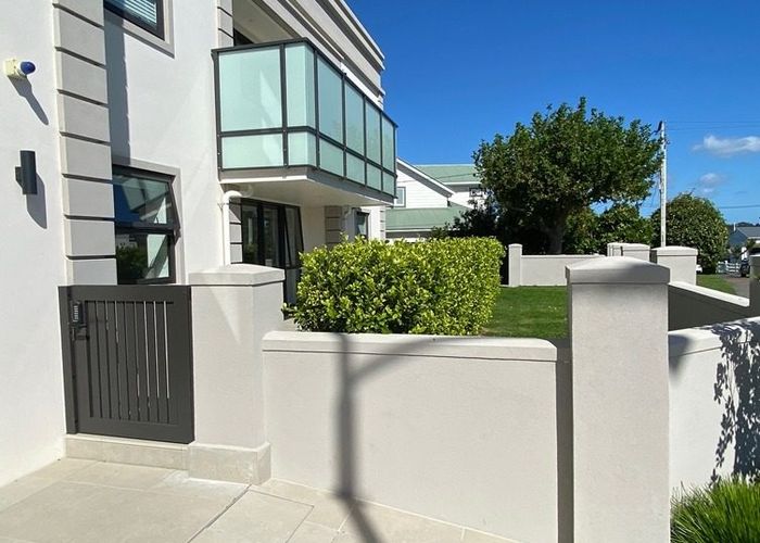  at 2/8 Rugby Road, Birkenhead, North Shore City, Auckland
