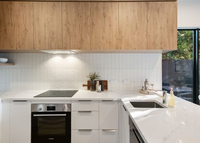  at 1B Cliff View Road, Green Bay, Waitakere City, Auckland