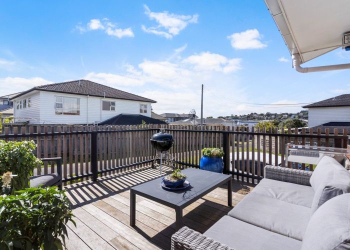  at 2/16 Stamford Park Road, Mount Roskill, Auckland