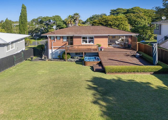  at 5 Tudward Glade, Hillcrest, Auckland