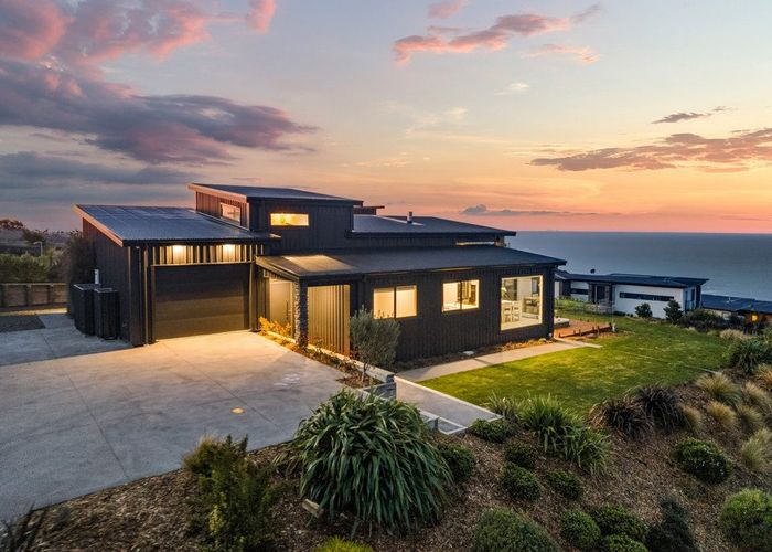  at 1 Ridgeway Place, Sumner, Christchurch City, Canterbury