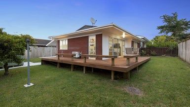  at 2/162 Pigeon Mountain Road, Half Moon Bay, Auckland