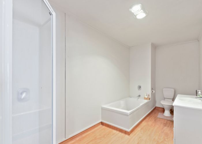  at 6/11 Jack Conway Avenue, MANUKAU, AUCKLAND