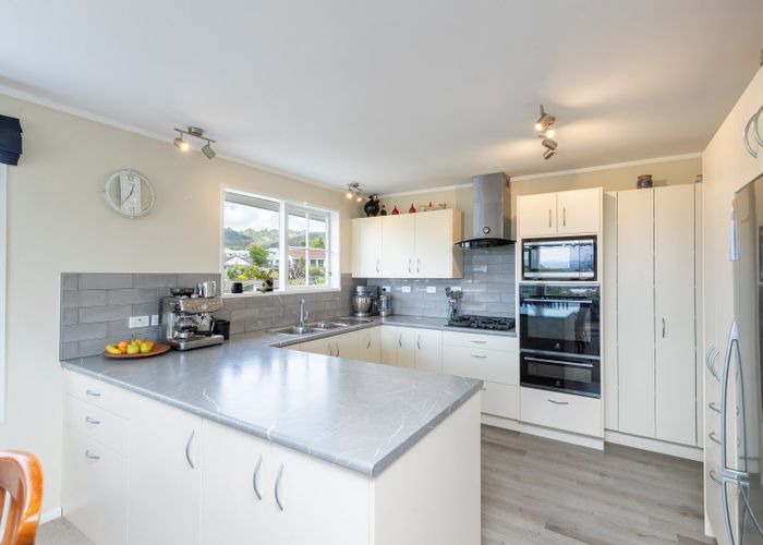  at 11 Tapestry Grove, Silverstream, Upper Hutt, Wellington