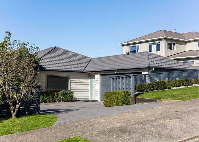  at 5 Tongariro Drive, Aotea, Porirua