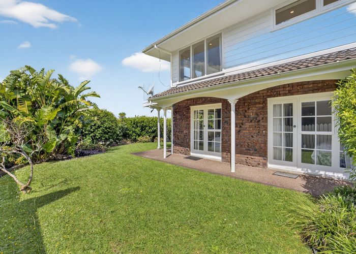  at 2/33 Gulf View Road, Murrays Bay, North Shore City, Auckland