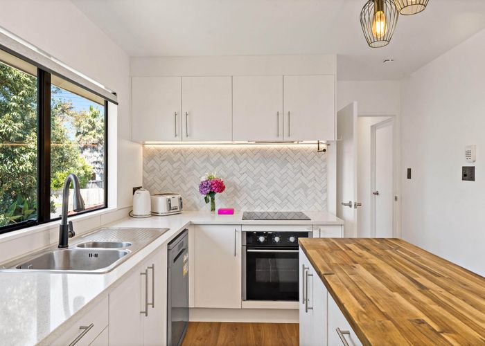  at 1/83 Kaurilands Road, Titirangi, Auckland