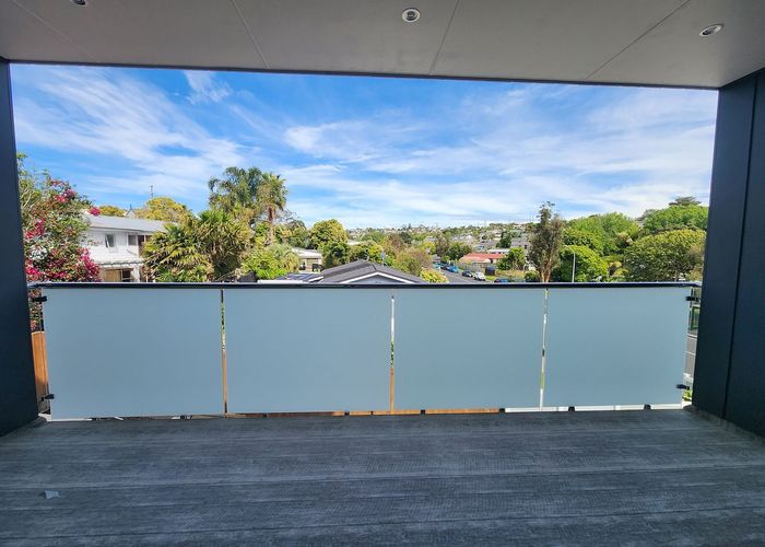  at 22F Totaravale Drive, Totara Vale, North Shore City, Auckland