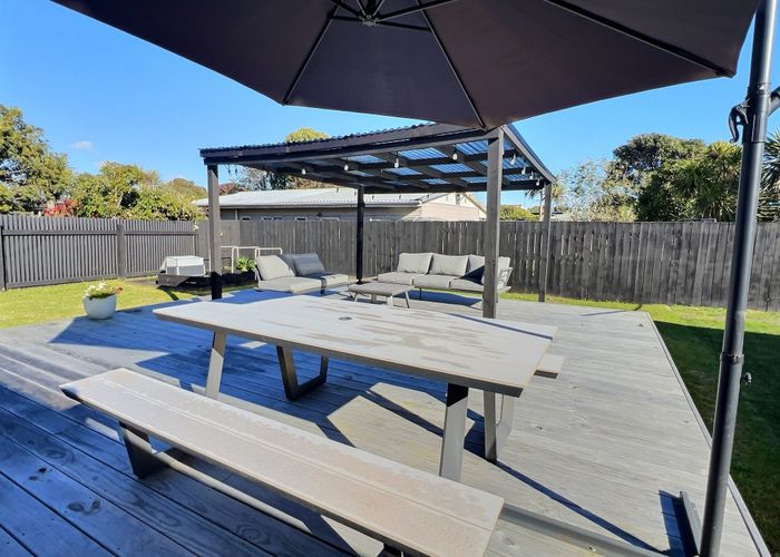  at 18 Reeves Street, Waikanae Beach, Waikanae
