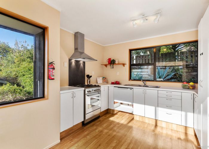  at 2/36 Regency Place, Sunnynook, Auckland