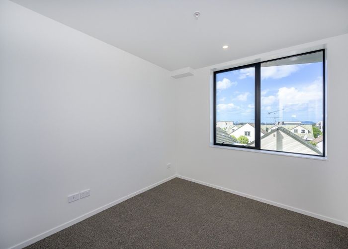  at 3 Rauemi Way, Te Atatu South, Waitakere City, Auckland