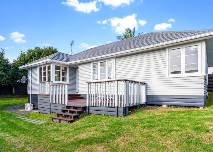  at 3/132 Edmonton Road, Te Atatu South, Auckland