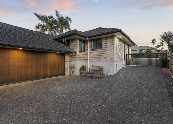  at 4 Aldon Lane, The Gardens, Auckland
