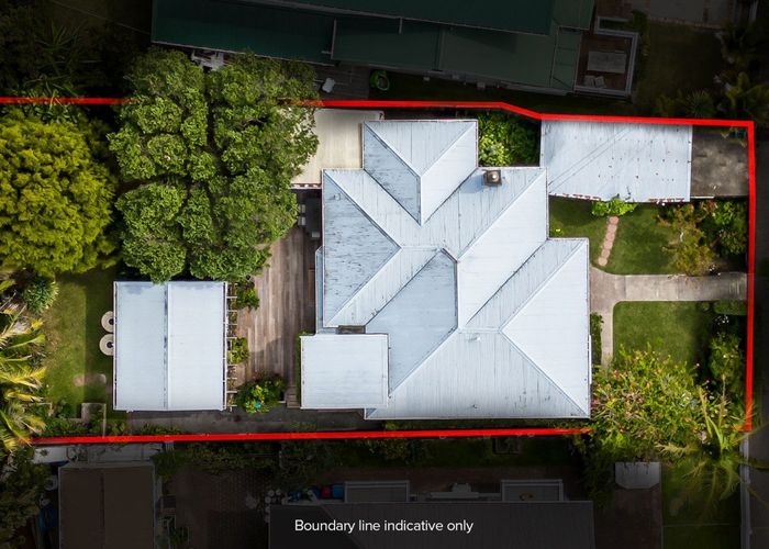  at 10 Riro Street, Point Chevalier, Auckland