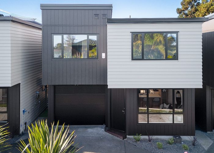  at 24D Roberts Road, Glenfield, Auckland