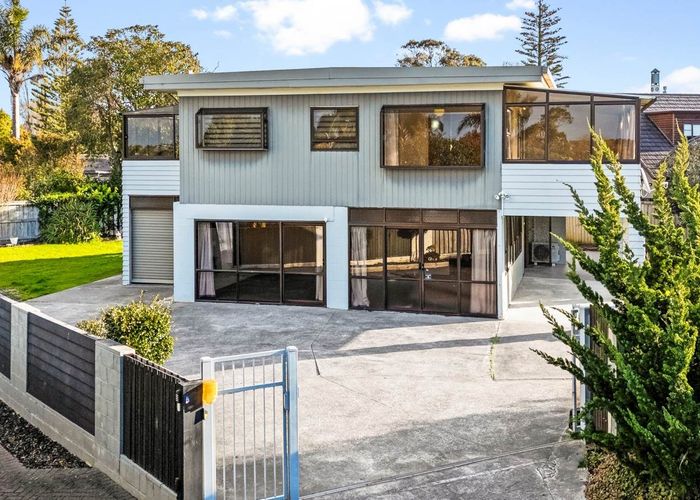  at 17 Fratley Avenue, Farm Cove, Manukau City, Auckland