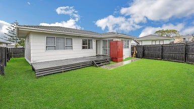  at 2/3 Secretariat Place, Randwick Park, Auckland