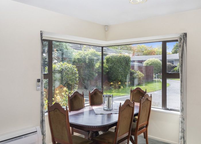  at 2/221 Harewood Road, Bishopdale, Christchurch City, Canterbury