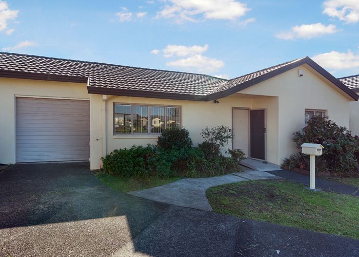  at 8 Lockington Avenue, Henderson, Waitakere City, Auckland