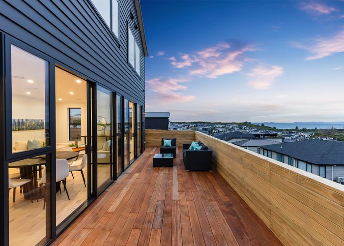 For sale 17 Pakirikiri Street, Long Bay, North Shore City, Auckland