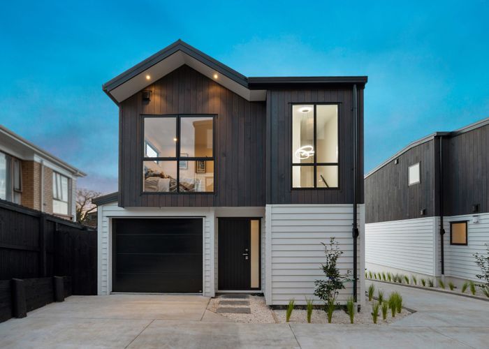  at 10A & D Prince Regent Drive, Half Moon Bay, Manukau City, Auckland