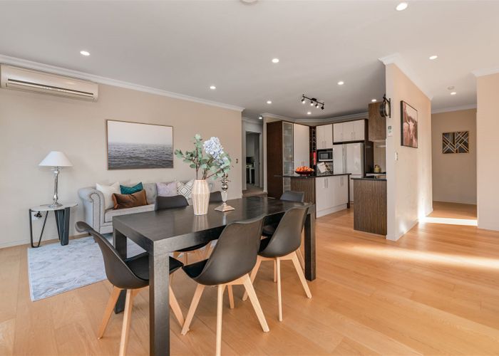  at 9 Tetbury Place, Henderson, Auckland