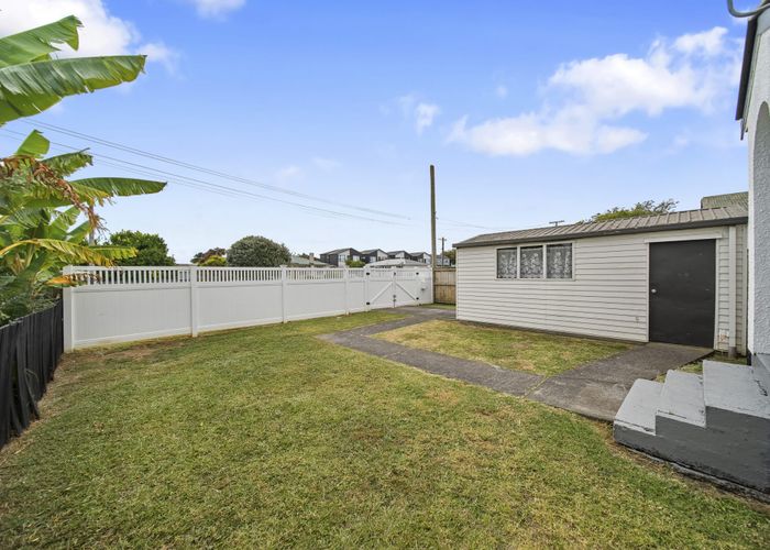  at 2/17 Cleek Road, Mangere East, Manukau City, Auckland