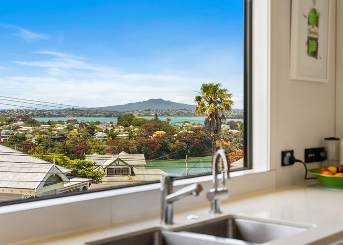  at 38 Hinemoa Street, Birkenhead, Auckland